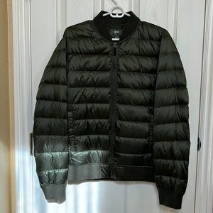 Uniqlo men’s ultra light down jacket pocketable